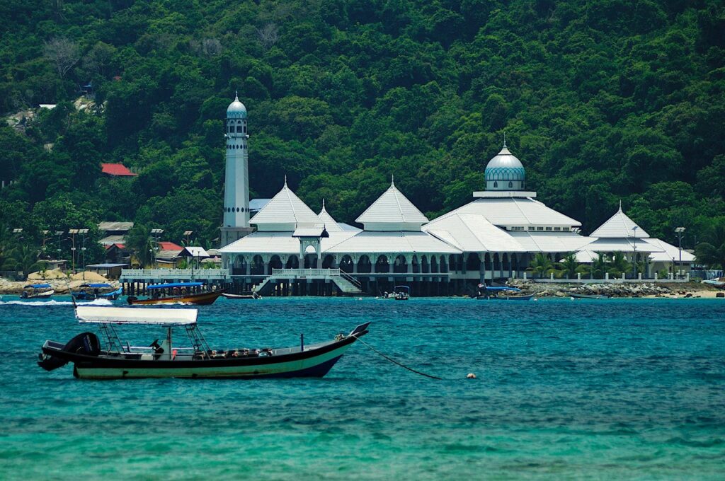 Pakej Percutian Solat di Masjid Terapung