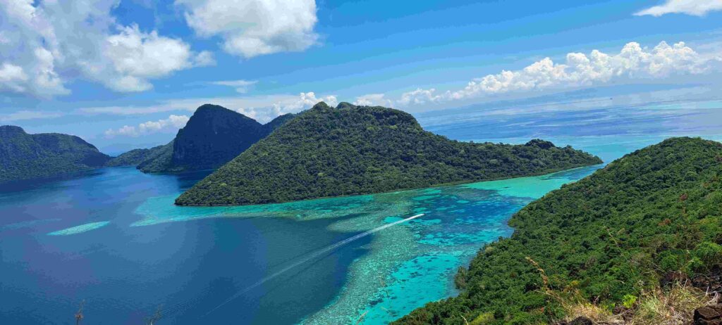 Pemandangan Bohey Dulang dari atas bukit